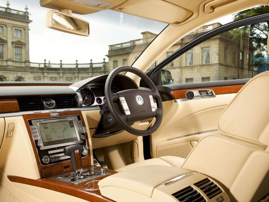  Volkswagen Phaeton W12 2007 года  (UK) (фото 15 из 16)